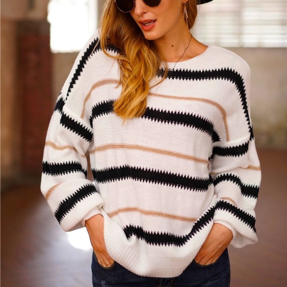 🍁🆕White Striped Loose Fit Sweater - Picture 2 of 6
